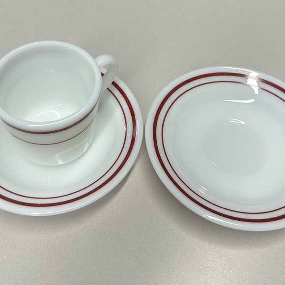 Pyrex milk glass saucers and cup - Picture 1 of 3